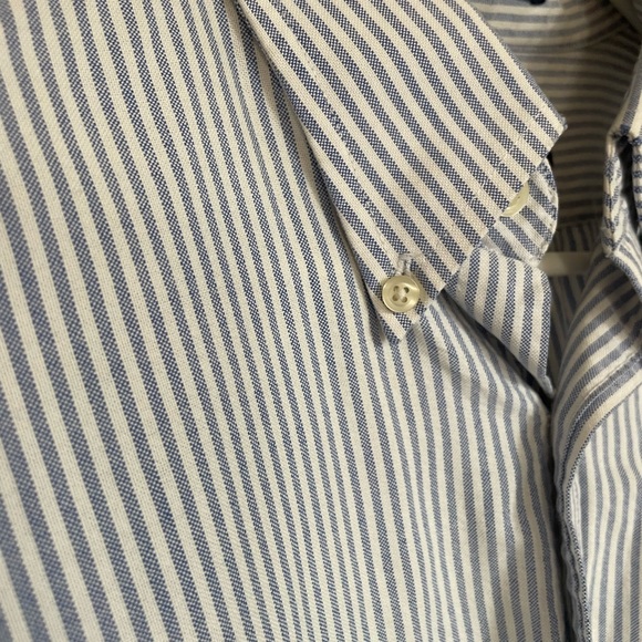 Chaps Oxford men’s shirt. White with blue stripes. - Picture 2 of 4